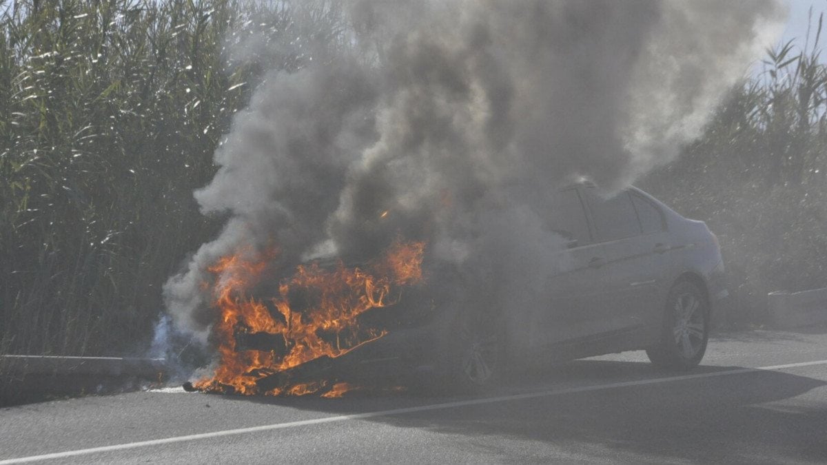 Aydın’da hareket halindeki otomobilde yangın çıktı