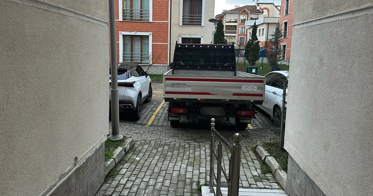 Düzce’de Isyan Ettiren Parklanma! İllaki bir Şey Olmasi Mı Lazm?!