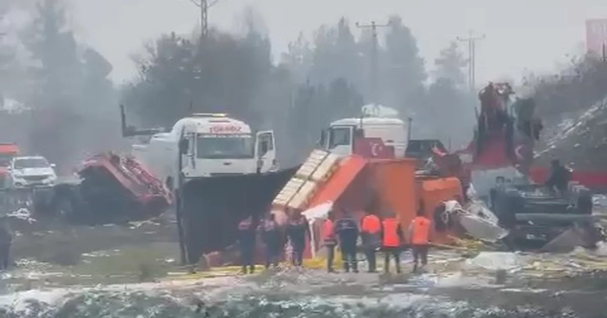 Düzce’de Kar Küreme Aracı Tıra Çarpti: 2 Meyyit