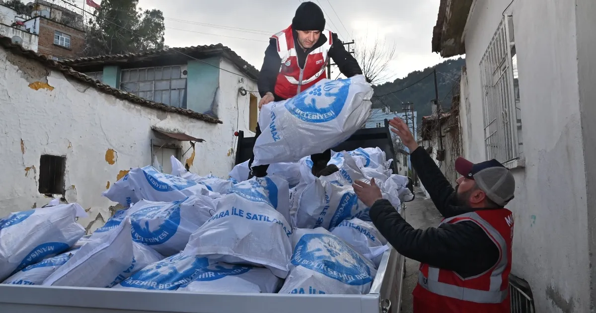 Manisa’da Binlerce Çuval Odun Eveksinim SaHIPLERINEINK