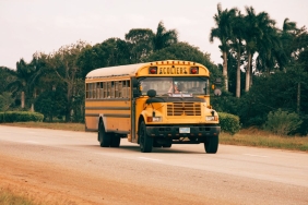Balikesir8217de-Yolcu-Otobusu-Alevlere-Teslim-Oldu-Otoyol-Trafige-Kapandi-featured