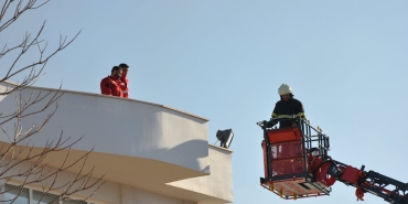 Kocaeli-Golcuk8217te-4-Katli-Binada-Korkutan-Yangin-Mahsur-Kalanlar-Kurtarildi-featured