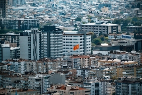 Izmir8217de-Yurek-Yakan-Cifte-Aci-Anne-Evladinin-Ardindan-Hayata-Veda-Etti-featured