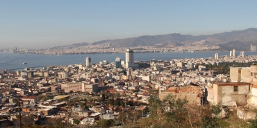 Izmir8217i-Saganak-Vurdu-Tarim-Alanlari-Su-Altinda-2-Kisi-Yaralandi-featured